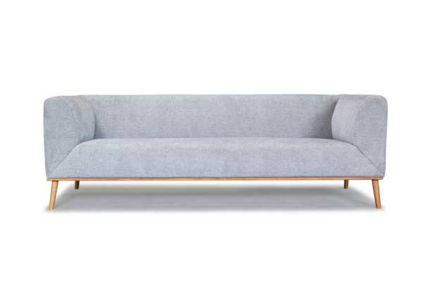 Nordisches Sofa mit Holz