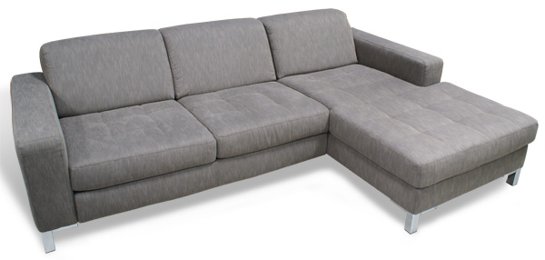 Kleine ecksofas. Kleines zimmer mit sofa
