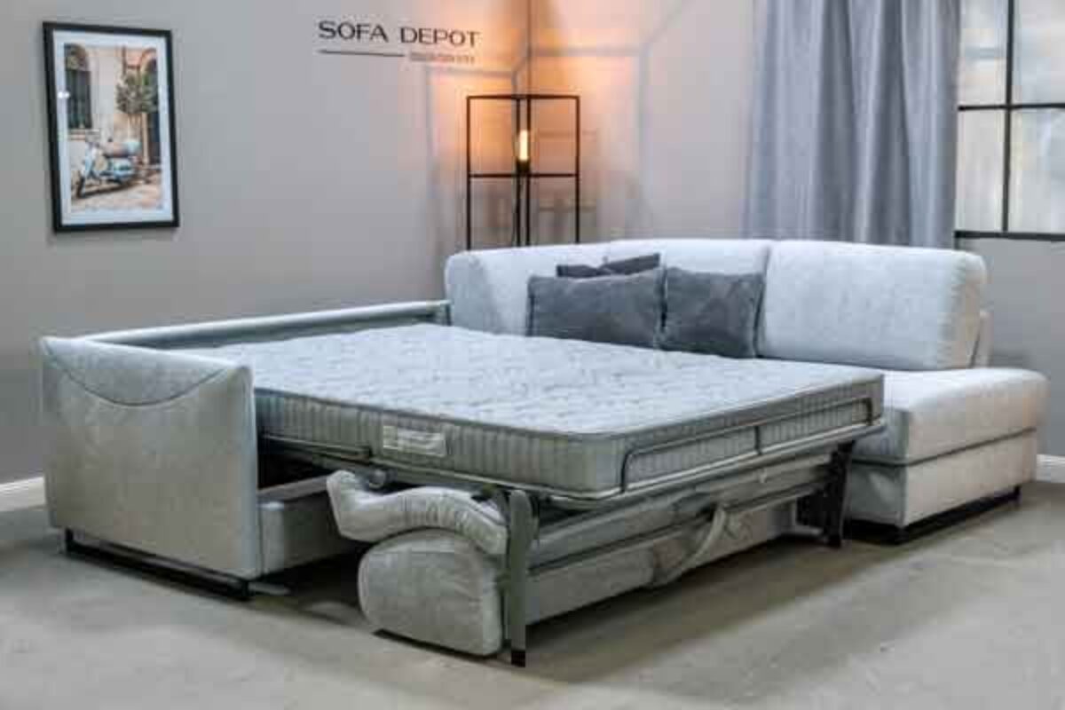 Ecksofa mit Bettkasten und Matratze