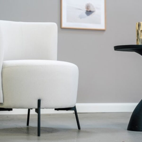 Kleiner moderner Sessel