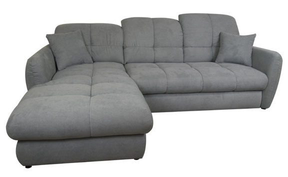 Kleine ecksofas. Kleines zimmer mit sofa