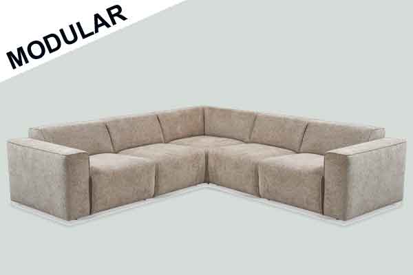 Modulares Ecksofa mit vielen Sitzen.