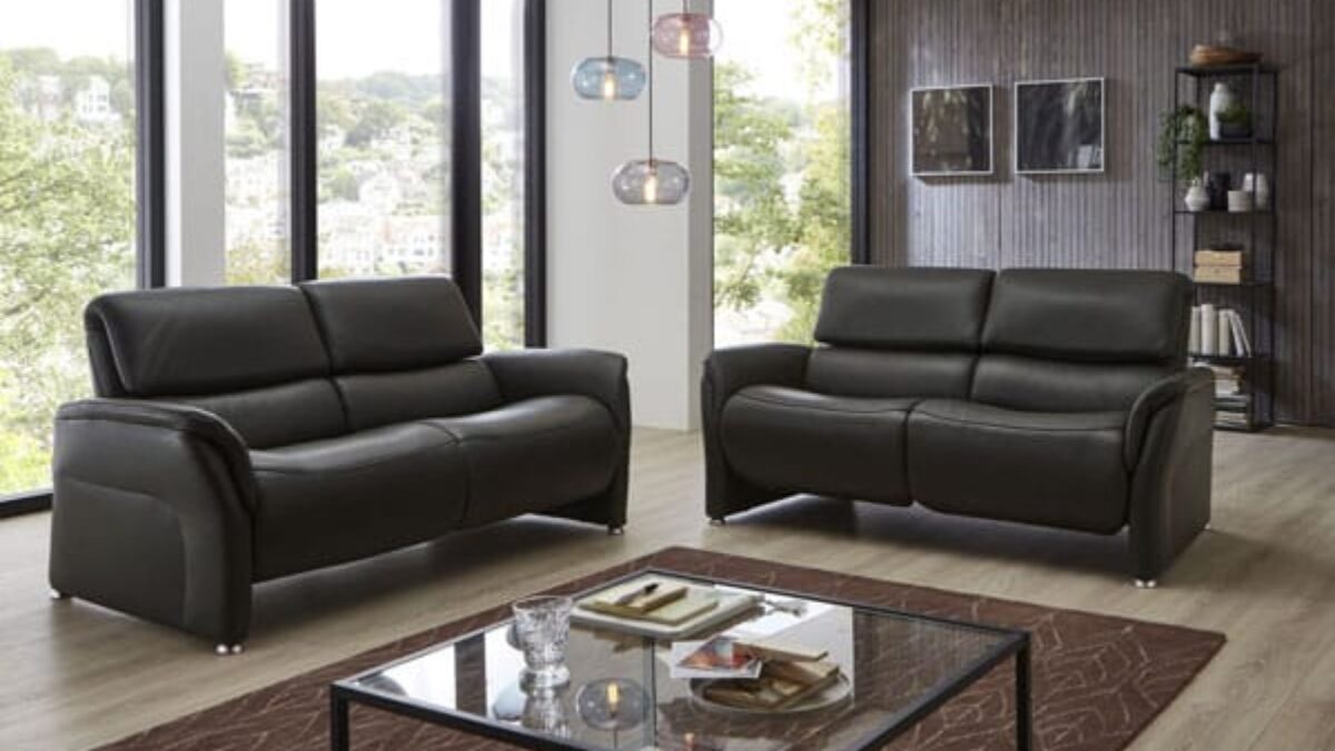 Schwarze Ledersofas mit Realxfunktion
