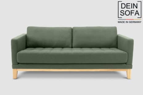 Hochwertiges Sofa mit Holzbeinen.